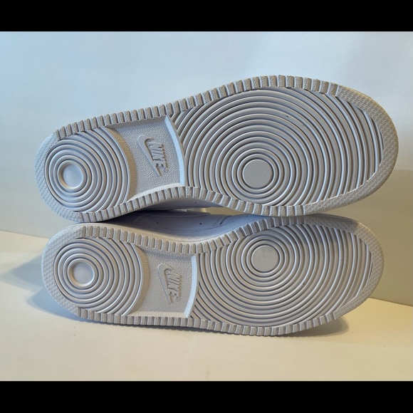 Nike Shoes Finish Line Women’s  White 8.5 - Picture 6 of 7